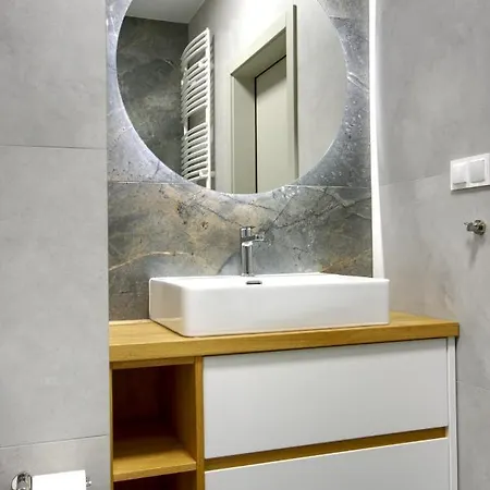 Essence Amber アパート ポズナン